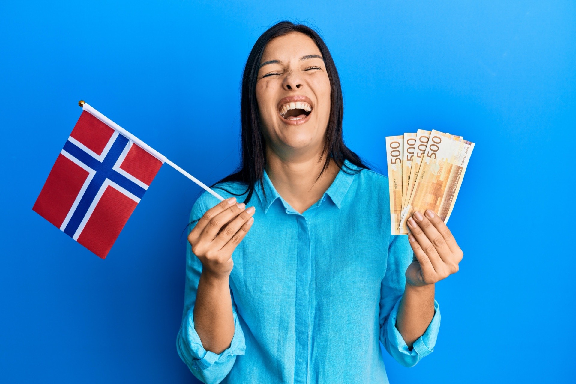 Kobieta z norweskimi koronami – wniosek o kontantstøtte przez NAV