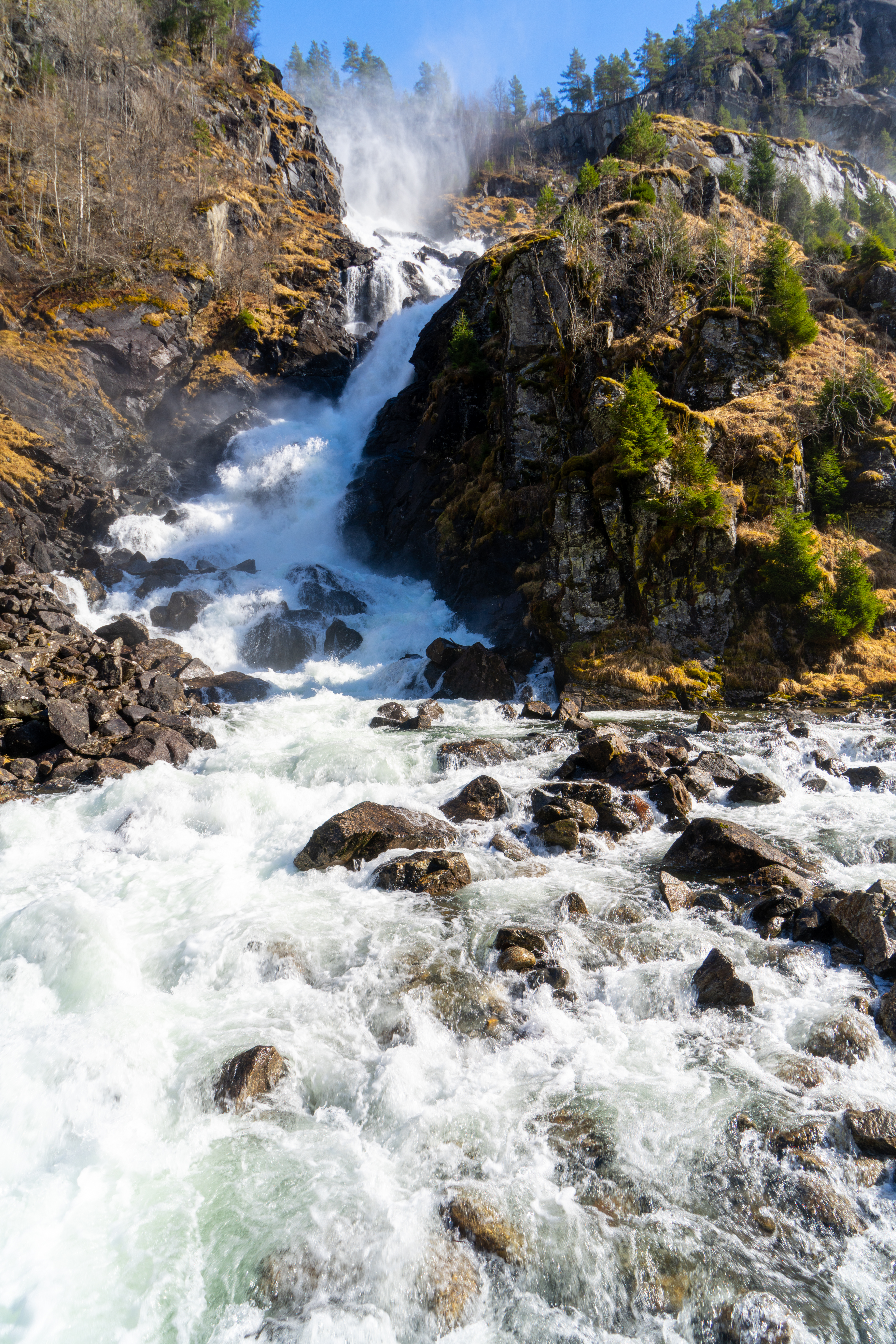 Låtefossen — zimowe lodowe formacje