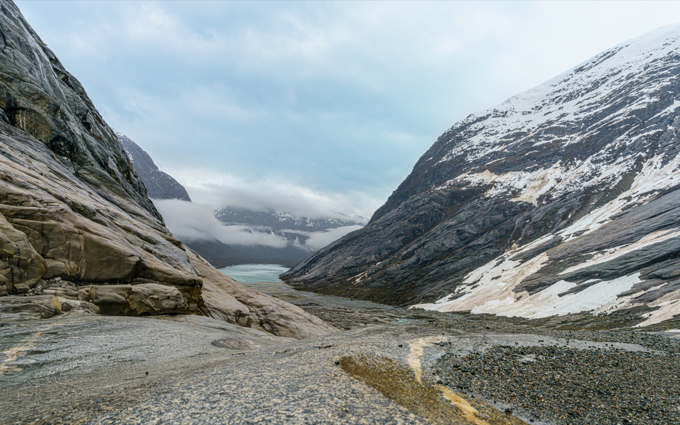 Nigardsbreen – widok na lodowiec z jeziora
