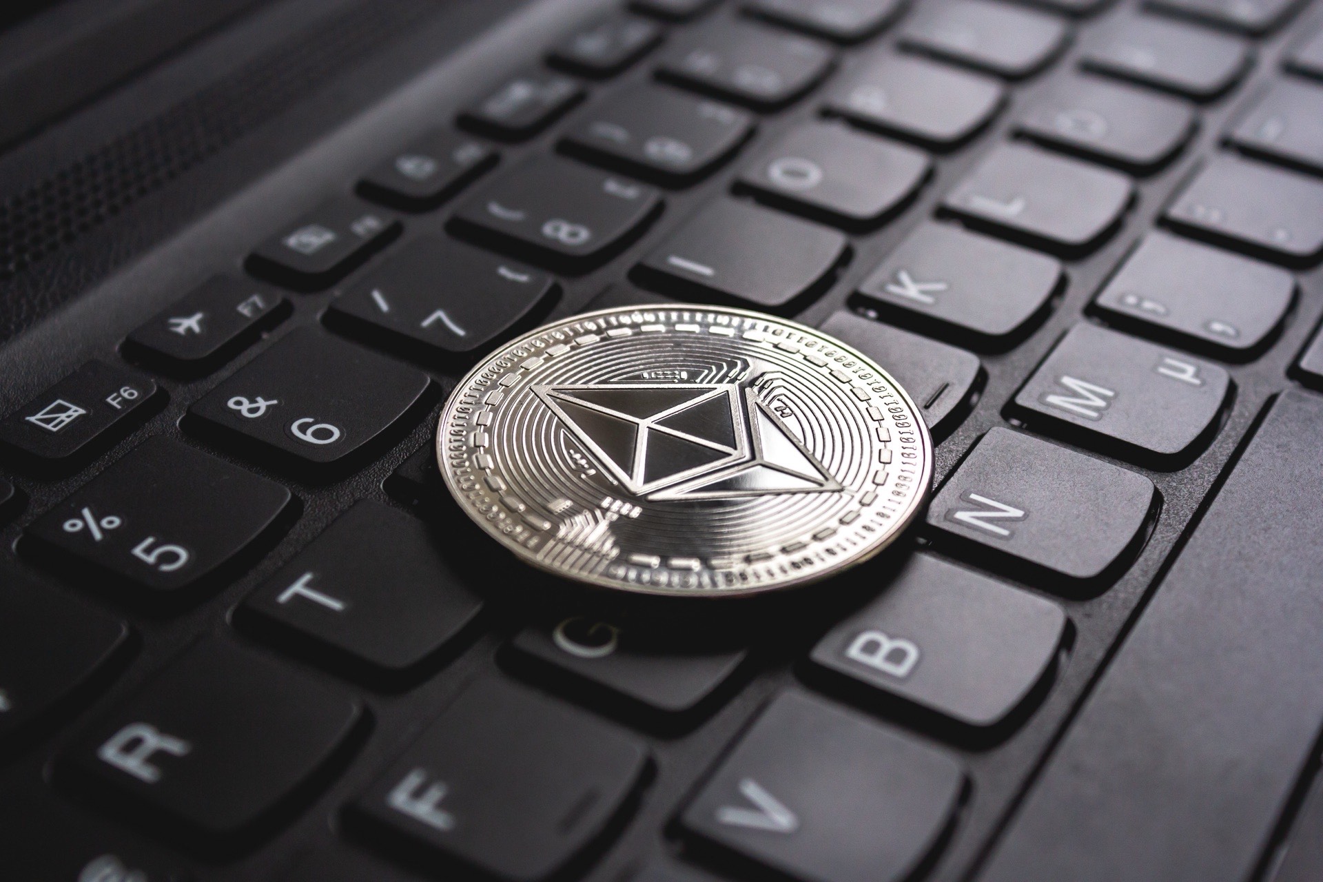 Bitcoin na klawiaturze – podatek majątkowy od kryptowalut Norwegia