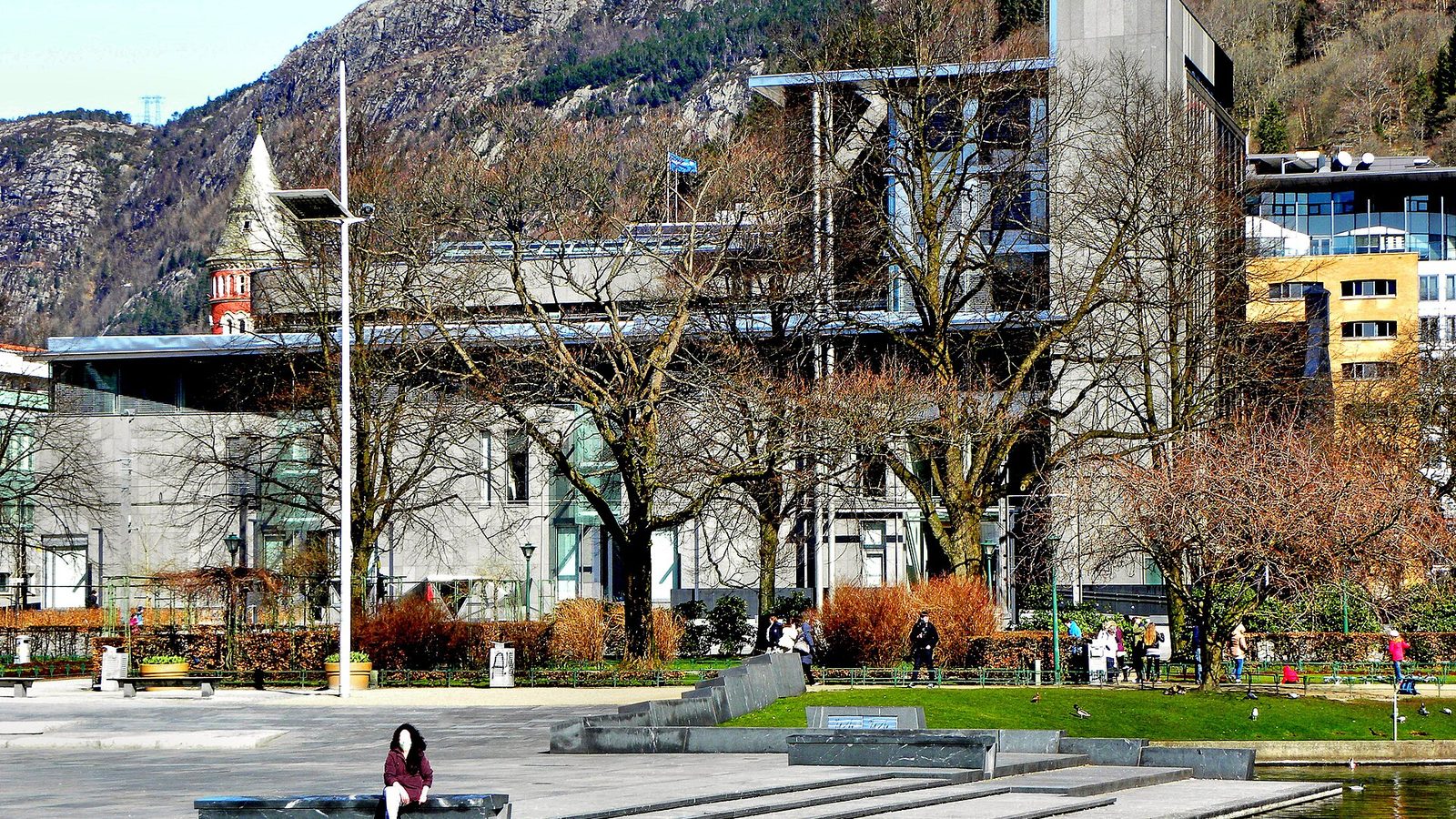 Budynek sądu apelacyjnego Gulating przy placu Festplassen w Bergen