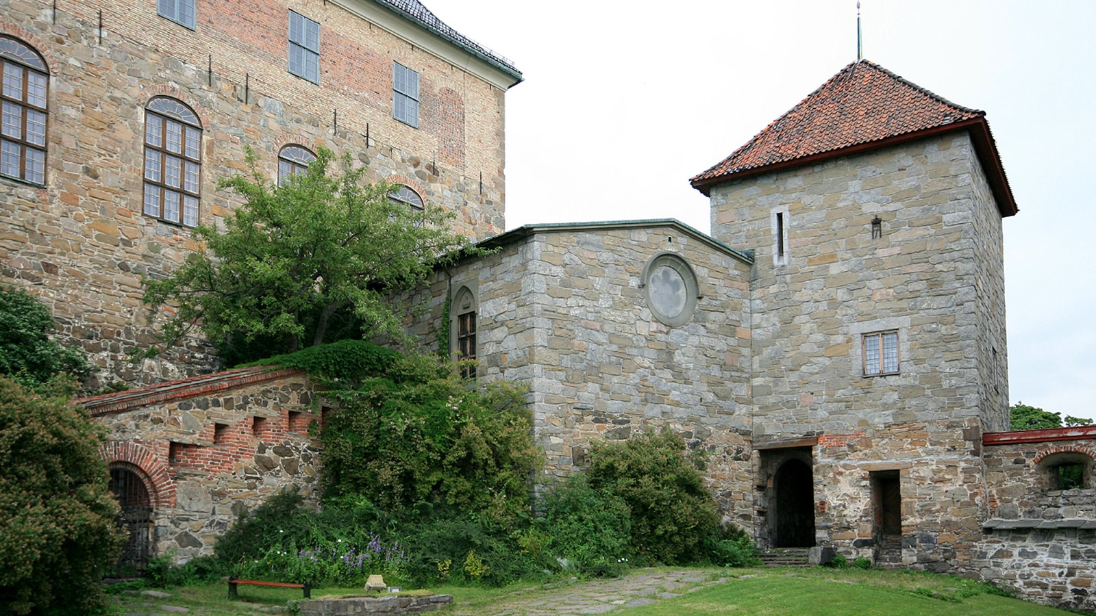 Budynek królewskiego mauzoleum na terenie twierdzy Akershus w Oslo